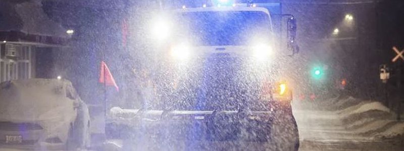 Winter storm wallops Ontario drivers and pedestrians